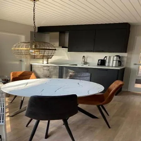 Family On Quiet Dom wakacyjny