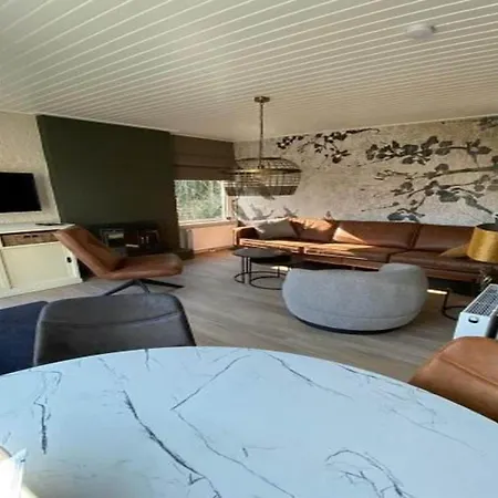 Family On Quiet Dom wakacyjny