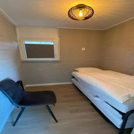 Family On Quiet Sint Maartensbrug