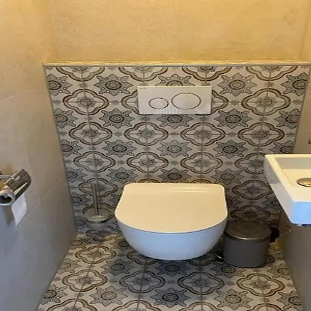 Family On Quiet Sint Maartensbrug